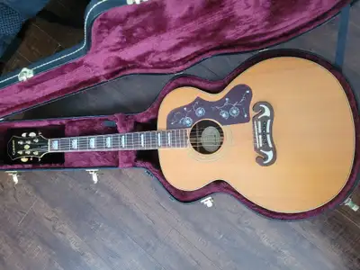 EJ-300S Solid spruce top Rosewood back and sides Comes with case $700 firm