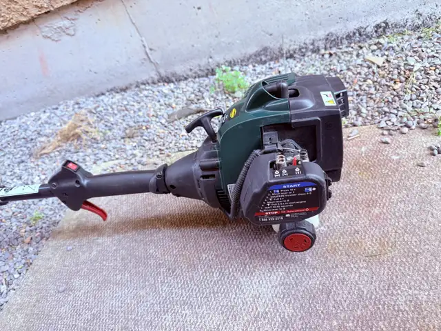 Yardworks 25cc Straight Shaft Gas Grass Trimmer in Lawnmowers & Leaf Blowers in Markham / York Region - Image 3