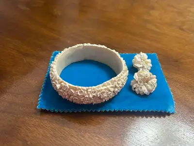 Bracelet et boucles d’oreilles Vintage  en cellulo, View more