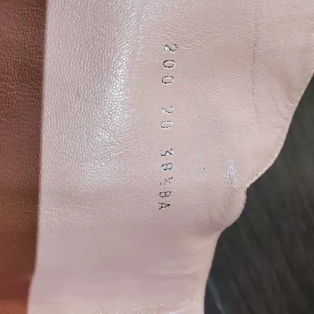 Escada Leather Boots Authentic 38.5 in Women's - Shoes in Markham / York Region - Image 9
