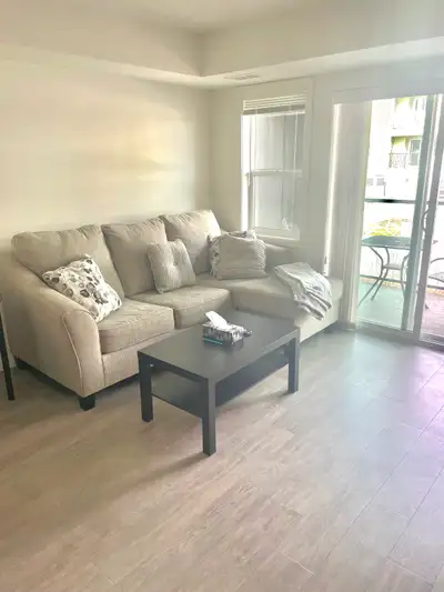 Room for rent from May 2026 in 2bd/2bth apartment. You’ll be living with another female student. Ren...