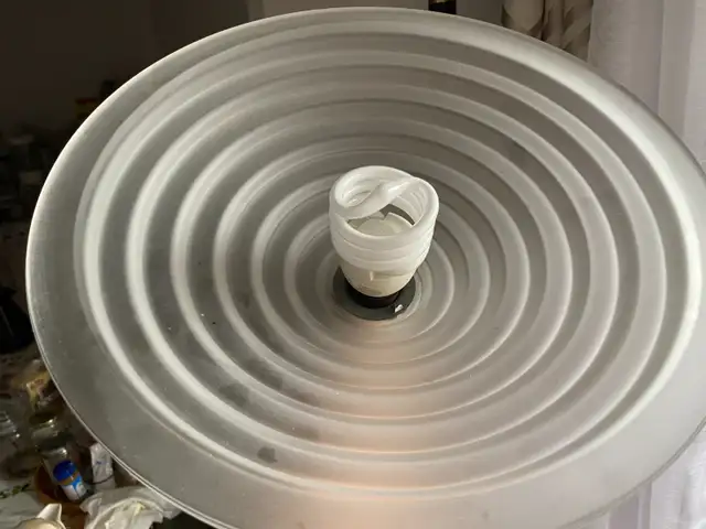 Lampe sur pied blanche/ White floor lamp in Indoor Lighting & Fans in Laval / North Shore - Image 5