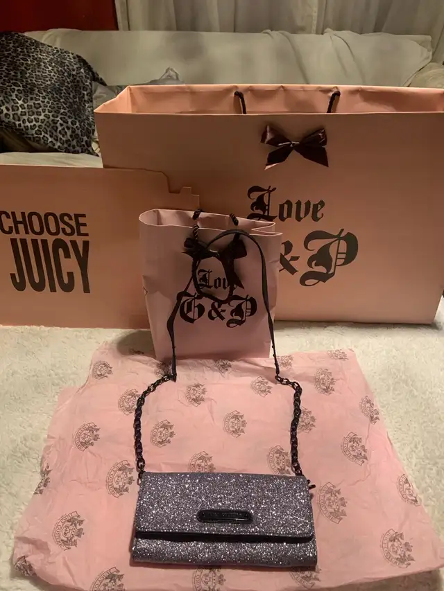 Juicy Couture Y2K Original Pink/Silver Glitter Purse in Women's - Bags & Wallets in Mississauga / Peel Region - Image 2