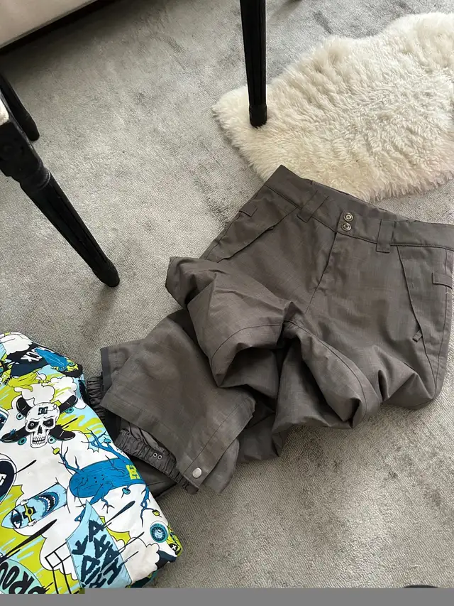 Boys ski jacket and pants  in Kids & Youth in City of Montréal - Image 4