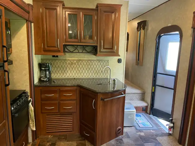 crusader fifth wheel in Travel Trailers & Campers in Regina - Image 7