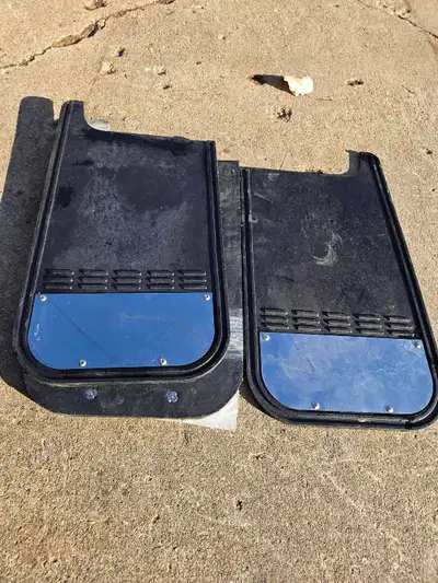 Brand new front and back mudflaps with mounting hardware. Were $280 new, 150 obo