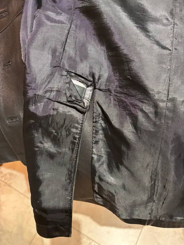 Woman’s leather blazer in Women's - Tops & Outerwear in Oakville / Halton Region - Image 4