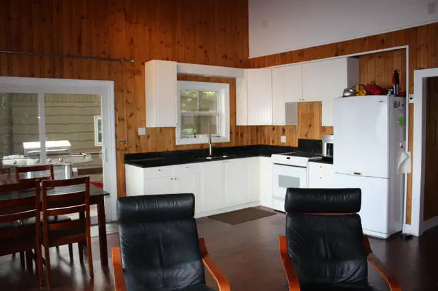 Muskoka waterfront cottage, with hottub and fire pit in Ontario in Canada - Image 6