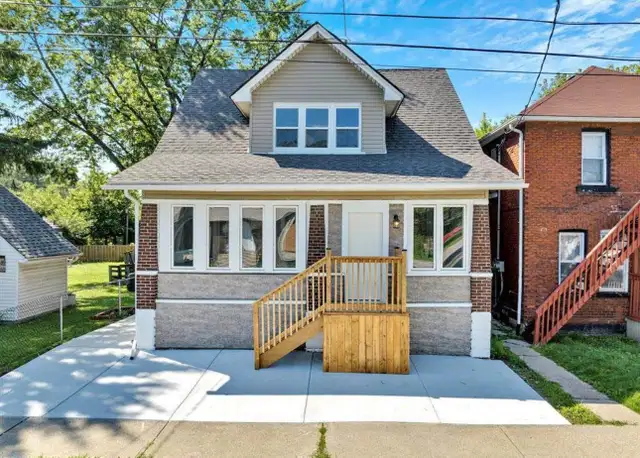 4 bed 2 bath - upper unit house