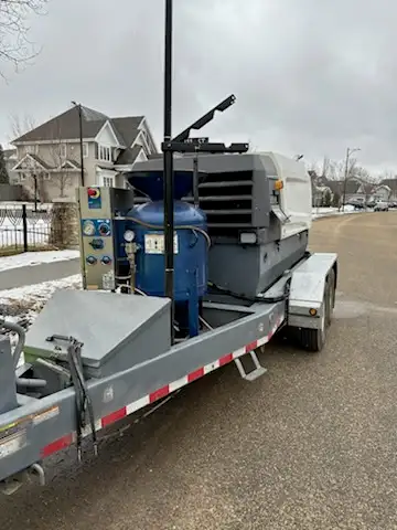 400 cfm compressor with heavy duty trailer and 200 liters water, View more