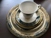 ROYAL DOULTON CARLYLE SERVICE 5 PIECES- 4 PLACE SETTINGS