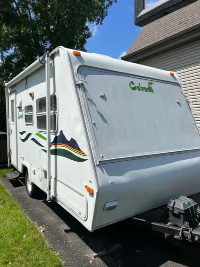 Roulotte hybride 5 places Keystone Cabana C17 de 2001, une option compacte et pratique pour vos aven...