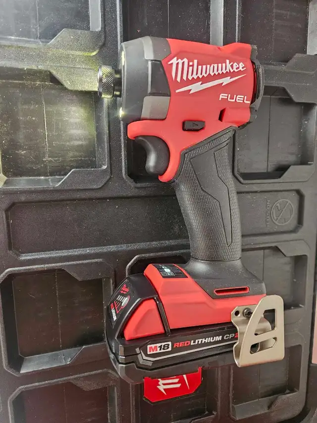 Brand new Milwaukee M18 Fuel 1/4" Hex Impact Driver with Battery in Power Tools in Ottawa - Image 6
