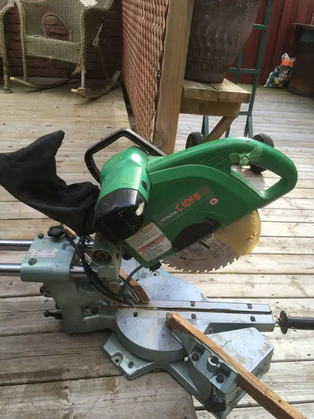HITACHI 10 INCH SLIDING MITER SAW in Power Tools in Oakville / Halton Region - Image 8