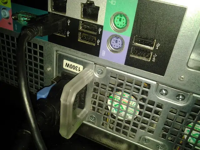 Dell Precision t7810 Xeon 2 x E5-2630  6core (12 cores) 16GB ddr in Desktop Computers in City of Montréal - Image 5