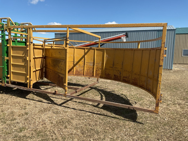 Tuff handling system / bale processor  in Livestock in Moose Jaw - Image 2