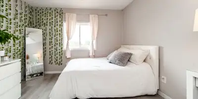 MODERN ROOM FOR RENT IN LUXURIOUS HOME NEXT TO BEACH BARRIE!