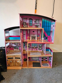 Big doll house for barbie dolls