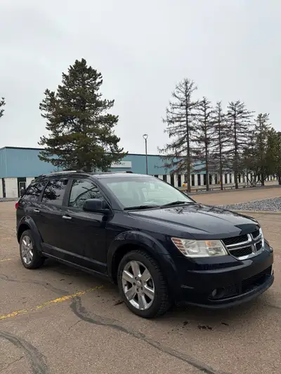 RT/ AWD model Fully loaded with leather, sunroof, heated seats Backup camera 3rd row seating USB/aux...