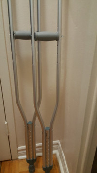Adult crutches, height adjustable for people 6ft & under