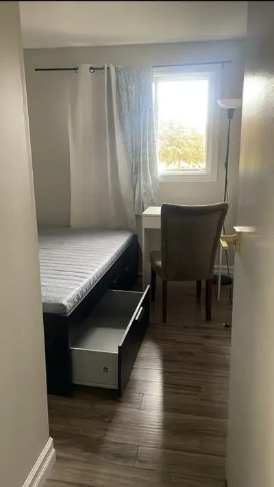 CALLING ALL STUDENTS OR WORKING PROFESSIONALS eligible students get discount on rent, message me 10...