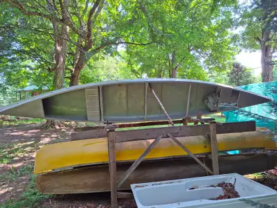 18' Grumman Aluminum Voyager/Hunting Canoe 1500 lb cargo capacity, full water proof body wrap cargo...