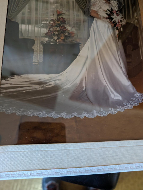 VINTAGE WEDDING DRESS WITH VEIL in Wedding in Hamilton