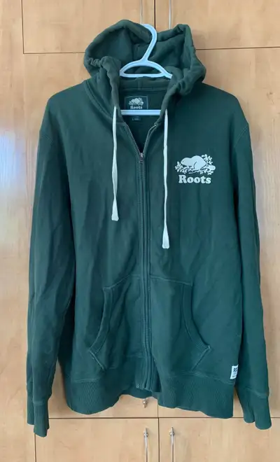 Veste ROOTS à capuchon (hoodies) MEDIUM (fait grand) en très bon, View more