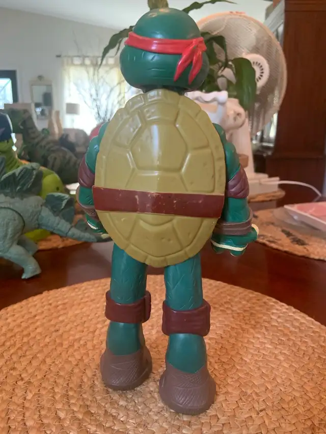 TEENAGE  NINJA TURTLES ‘ RAPHAEL ‘ VIACOM 11” ! in Toys in Mississauga / Peel Region - Image 6