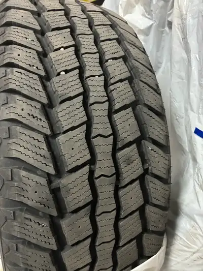 4 pneus d’hiver Sailun Ice Blazer 245-50-R20 très bonne conditions..500$