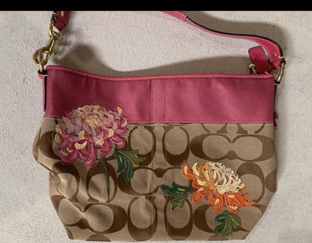 Coach purse excellent condition in Women's - Bags & Wallets in Markham / York Region