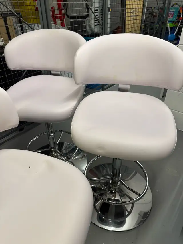 Leather Bar Stools (Set of 3) in Chairs & Recliners in City of Toronto - Image 2