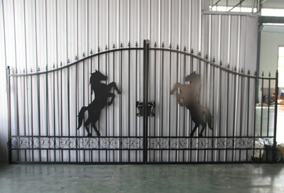 Our number: +1 365-654-6136 Description Features: Dual swing gates Artwork ”Horse” in the middle of...