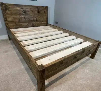 SOLID WOOD CONSTRUCTION ! QUEEN BED FITS A STANDARD QUEEN MATTRESS MEASURING 60" X 80". INCLUDES HEA...