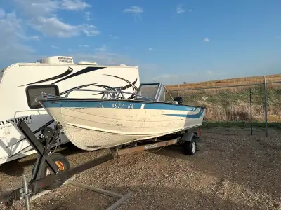65 hp Mercury Trolling motor Two fish finders. One basic and one Vexilar Sonar phone Stereo Newer ca...