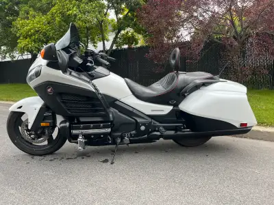 Moto Honda F6B 2016 en parfaite condition, proche de l’état showroom. Toujours gardée à l’abri dans...