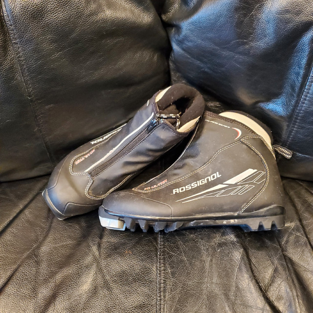 Rossignol NNN Rottefella  Cross Country Ski Boots  size EUR 40 in Ski in Barrie - Image 2