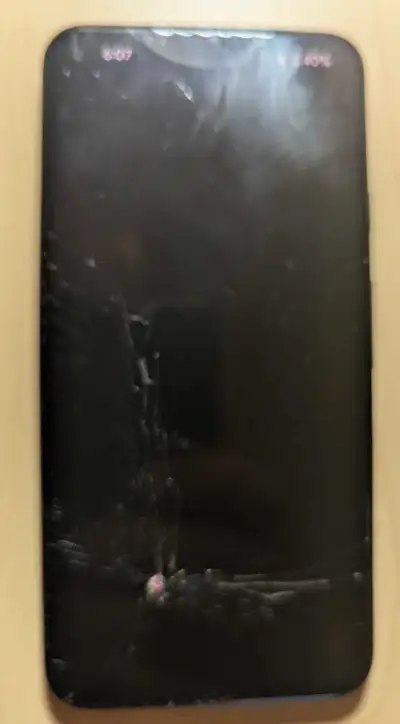 Pixel 5 - Screen crack, View more