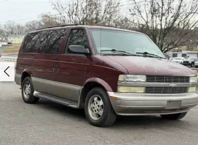 1997 Chevy Astro SLT Has trailer hitch trans cooler lots of new parts does have one leakey fuel inje...