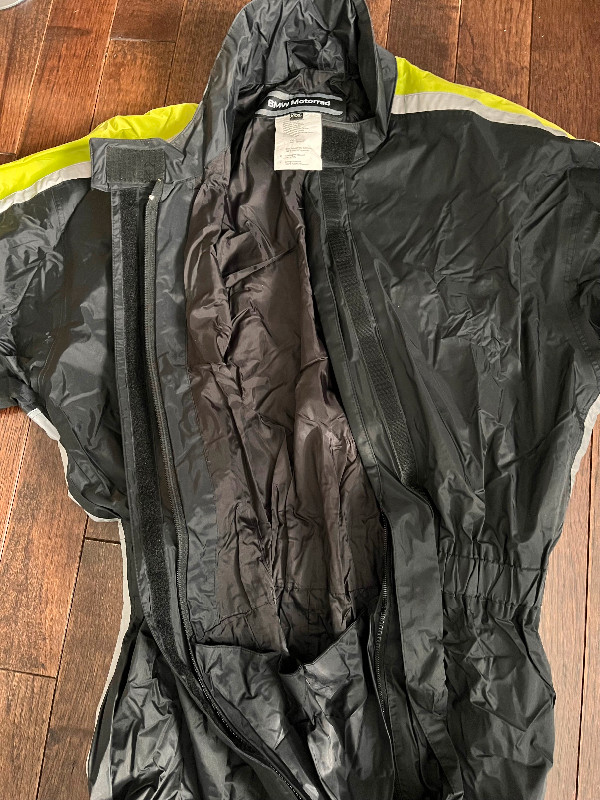 Motorcycle Rain suit *New without tags* in Men's in London - Image 2
