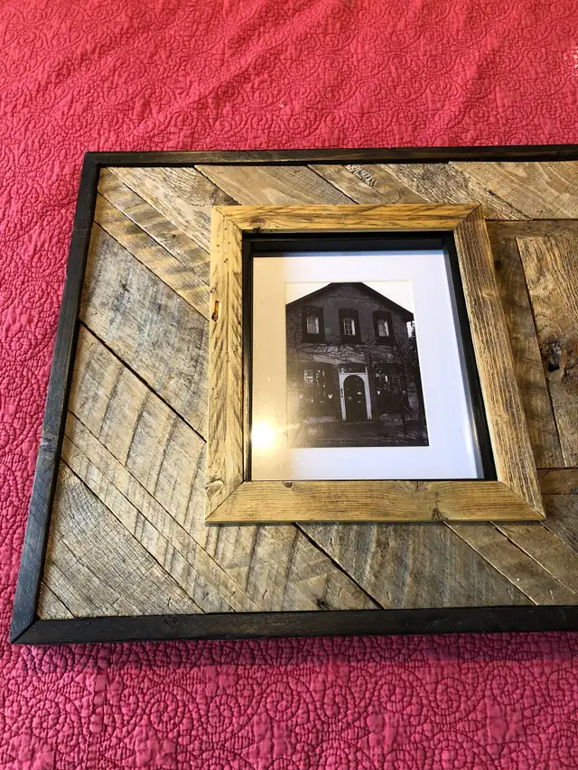 Large Rustic Reclaimed Wood Picture Frame in Home Décor & Accents in City of Toronto - Image 3