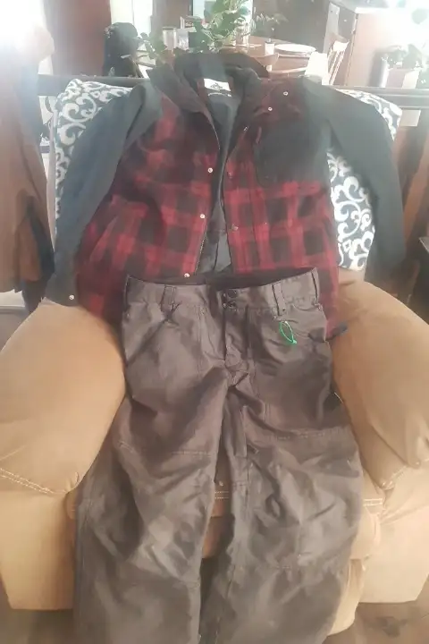 Snowboard jacket and pants in Men's in Kitchener / Waterloo - Image 2