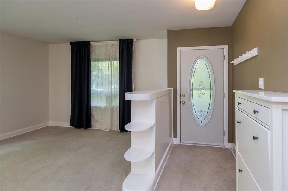 2 bedroom house for rent--GREAT NEIGHBOURHOOD! 2