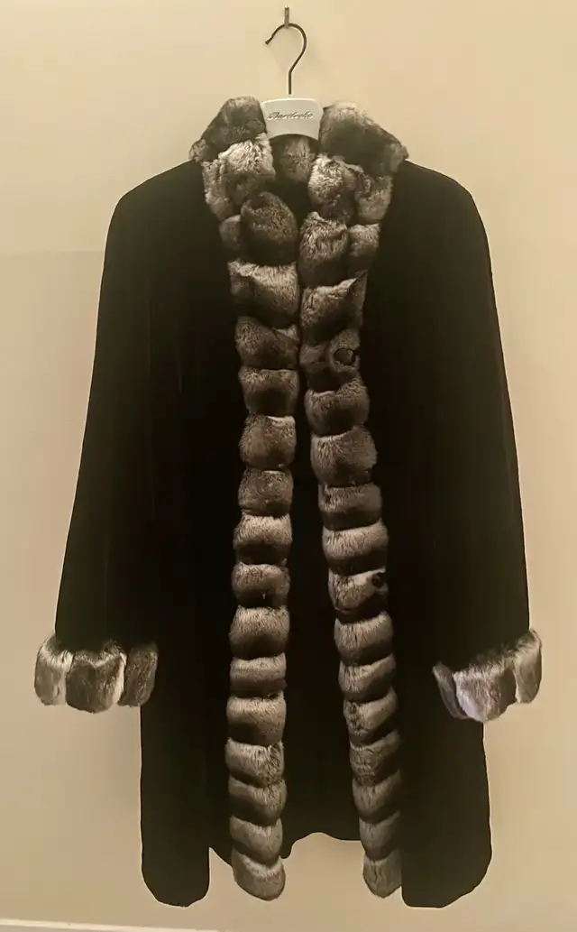 manteau de vison in Women's - Tops & Outerwear in Québec City - Image 2