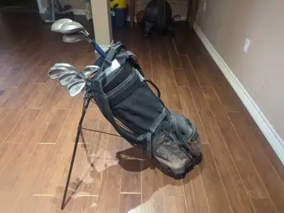 Everything you need to play! A 13-club set for women, featuring a premium PING Hoofer stand bag. Inc...