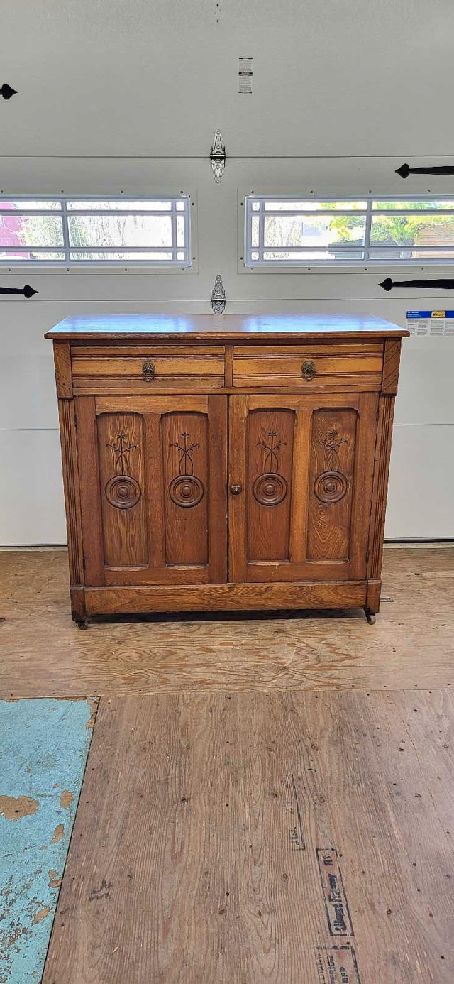 Beautiful Antique Hutch - Solid Butternut in Hutches & Display Cabinets in Trenton - Image 3