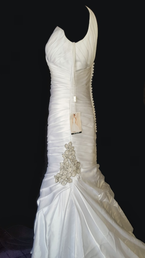Eddy K Mermaid Wedding Dress New With Tags in Wedding in Saskatoon - Image 6