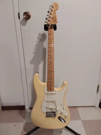 Fender Stratocaster, View more