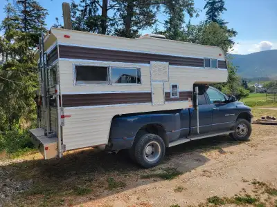 11 FT Vanguard truck camper. Pristine condition for its age. Hot water tank & fridge do not work. $...