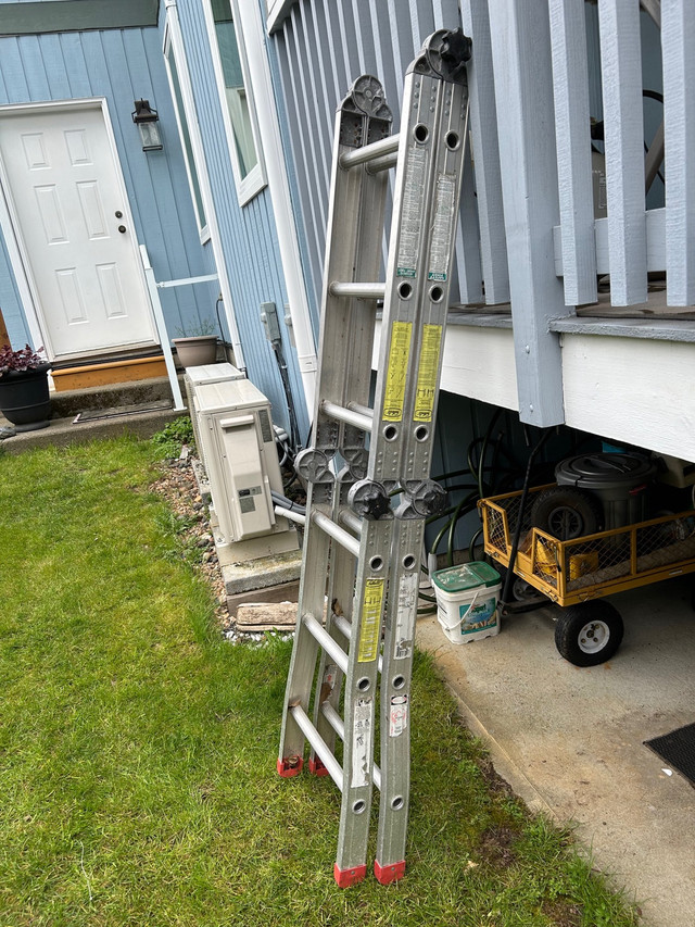 Featherlite Combo Aluminum Ladder in Ladders & Scaffolding in Comox / Courtenay / Cumberland - Image 2